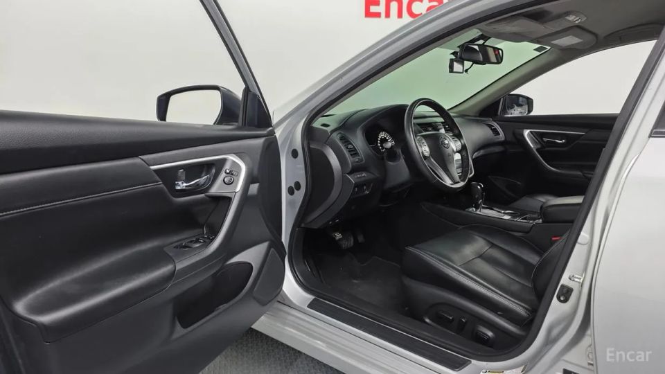 Nissan altima