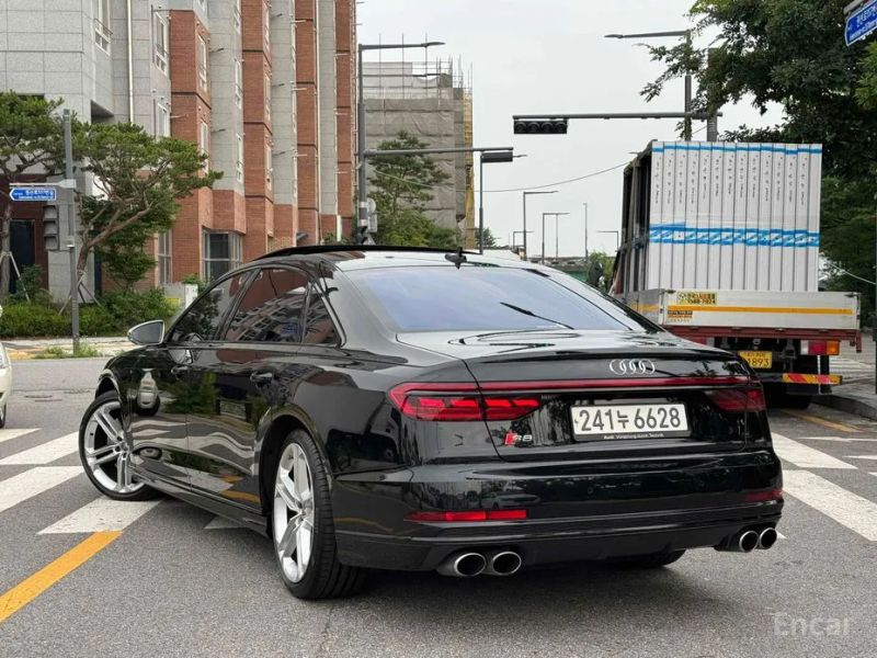 Audi S8