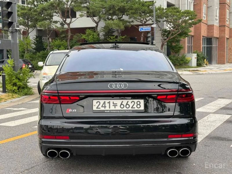 Audi S8