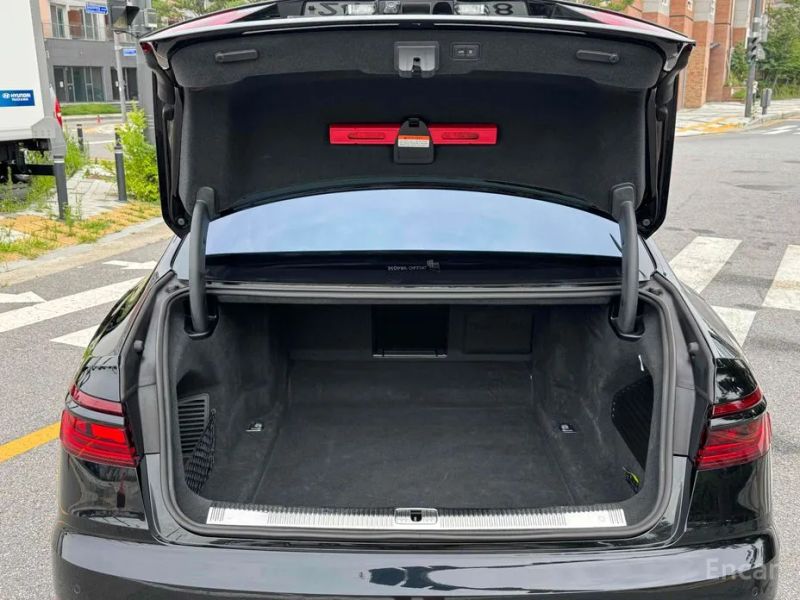 Audi S8