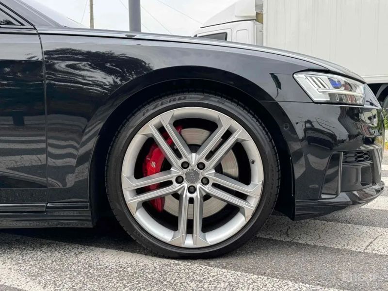 Audi S8