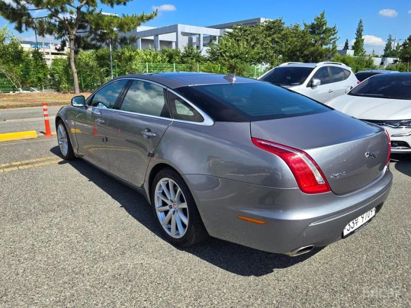 Jaguar XJ