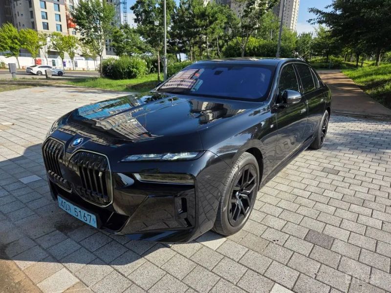 BMW i7