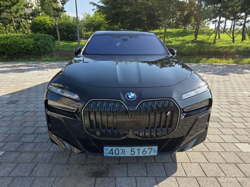 BMW i7