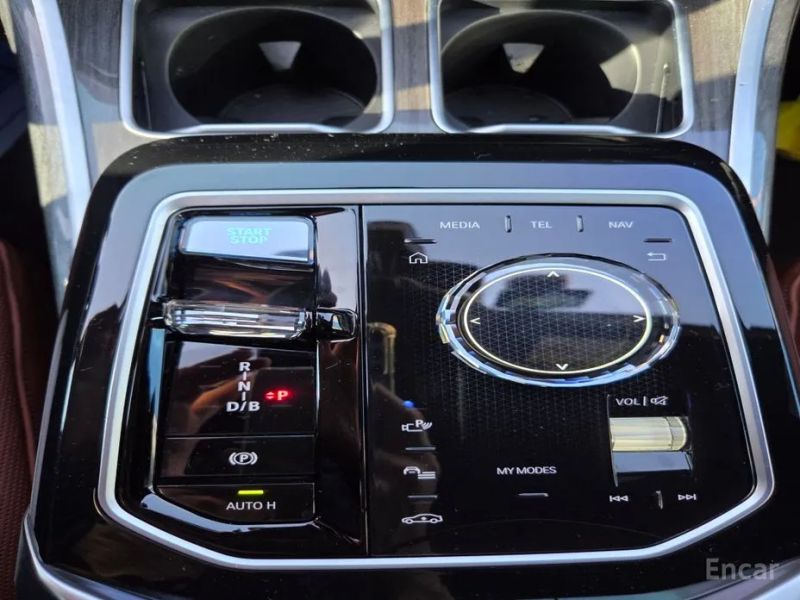 BMW i7