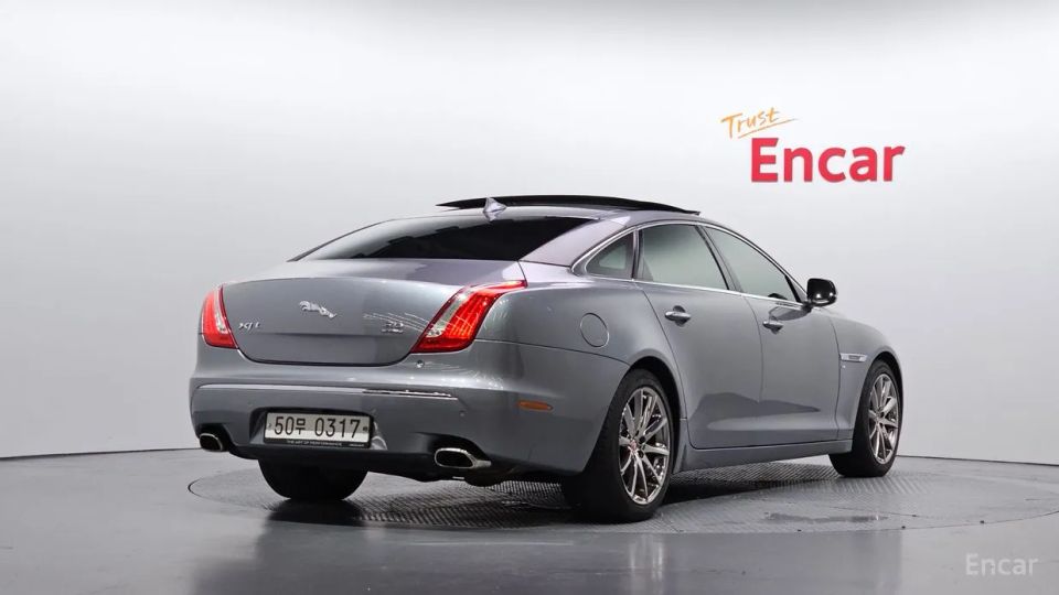 Jaguar XJ