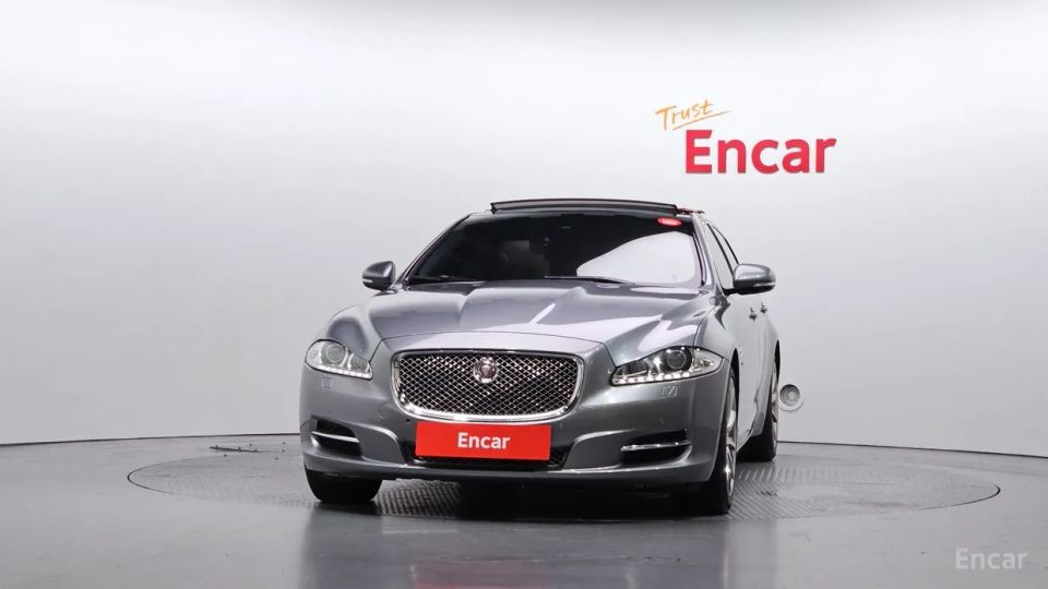 Jaguar XJ