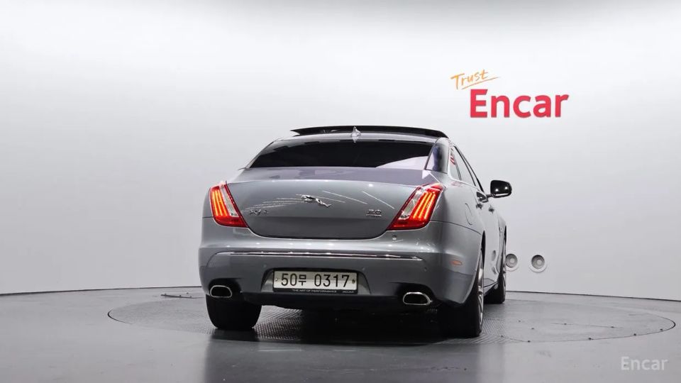 Jaguar XJ