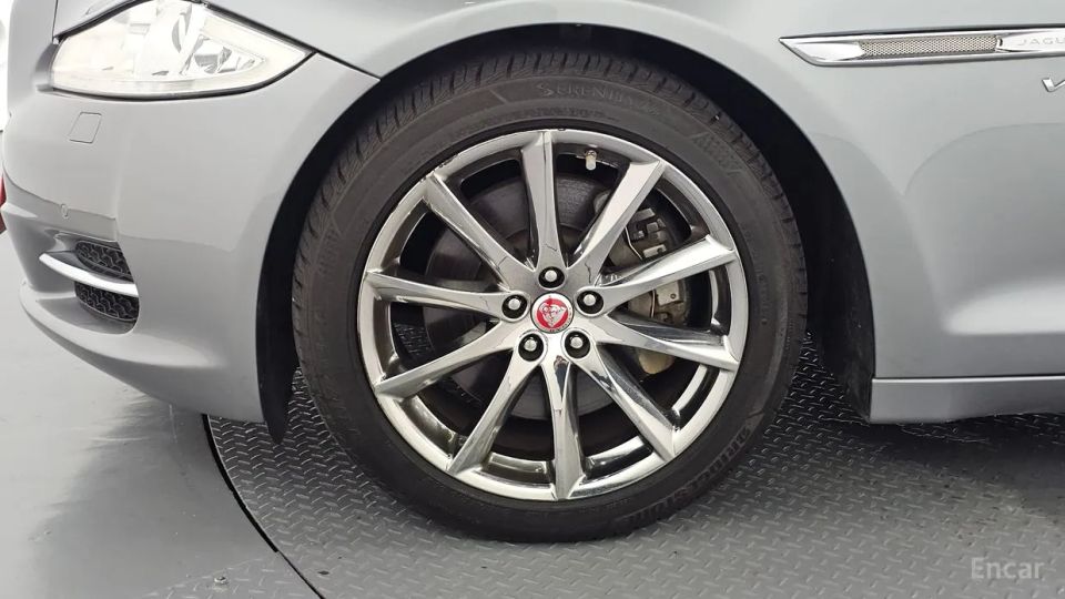 Jaguar XJ