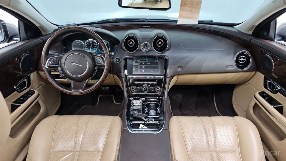 Jaguar XJ