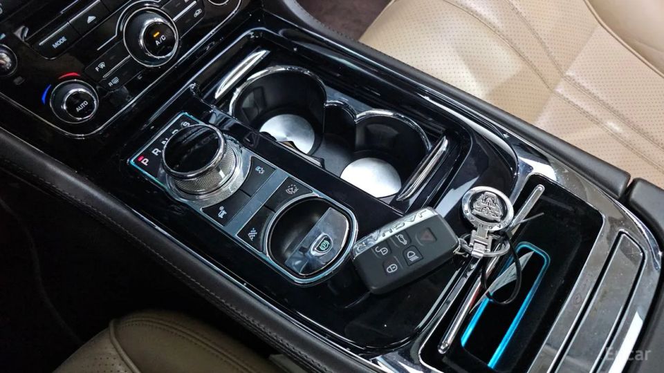 Jaguar XJ