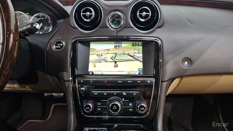 Jaguar XJ