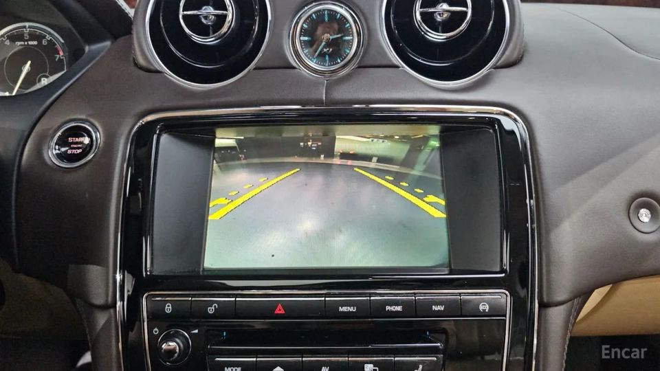 Jaguar XJ