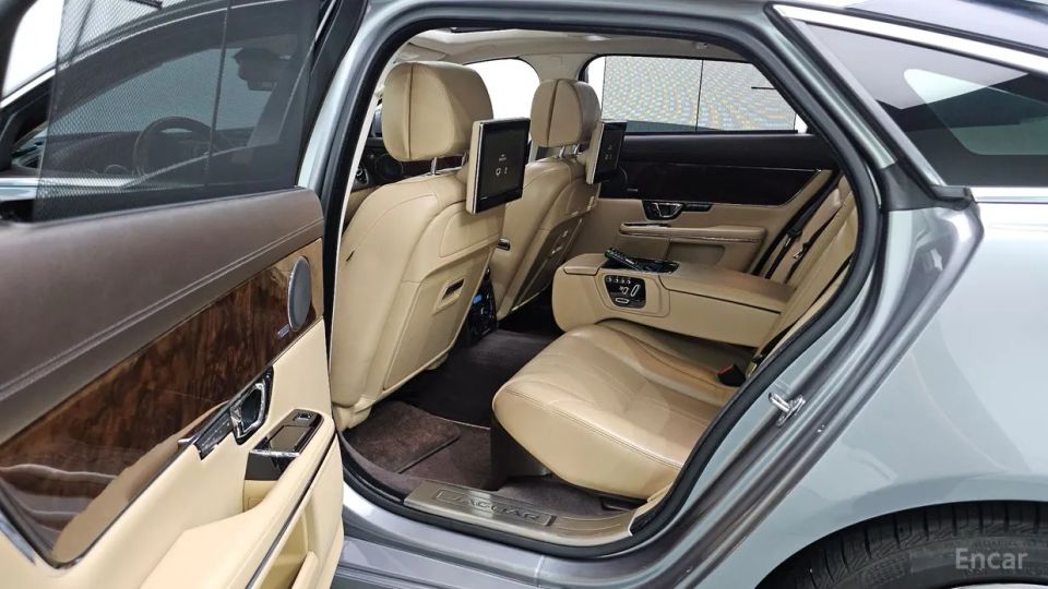 Jaguar XJ