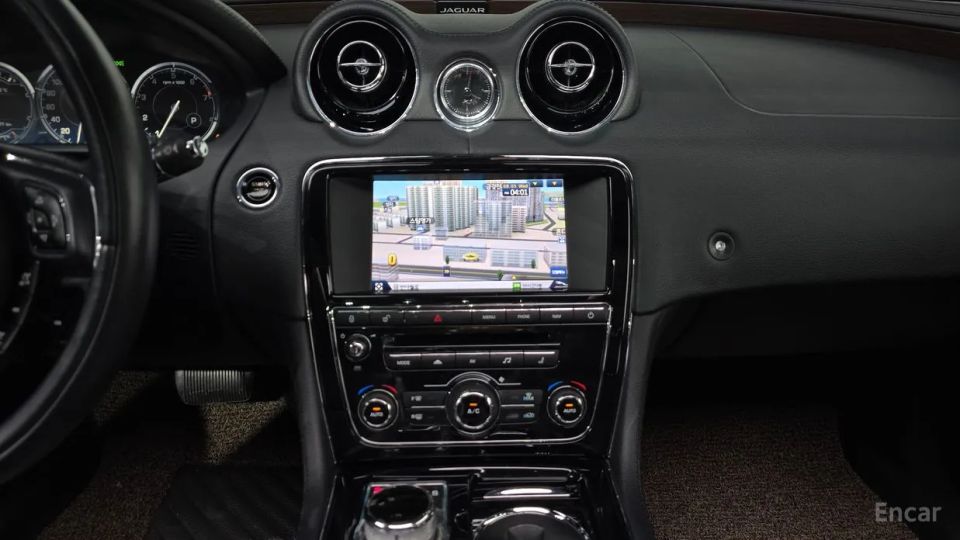 Jaguar XJ