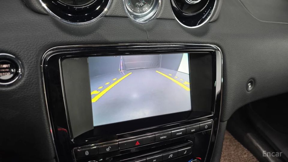 Jaguar XJ