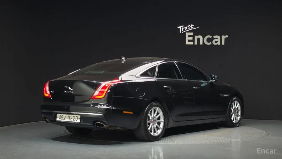 Jaguar XJ