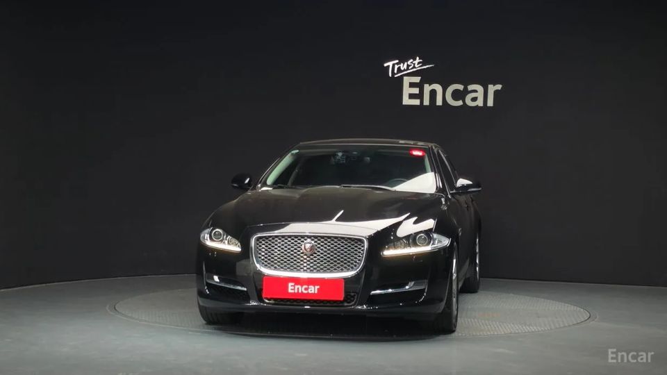 Jaguar XJ