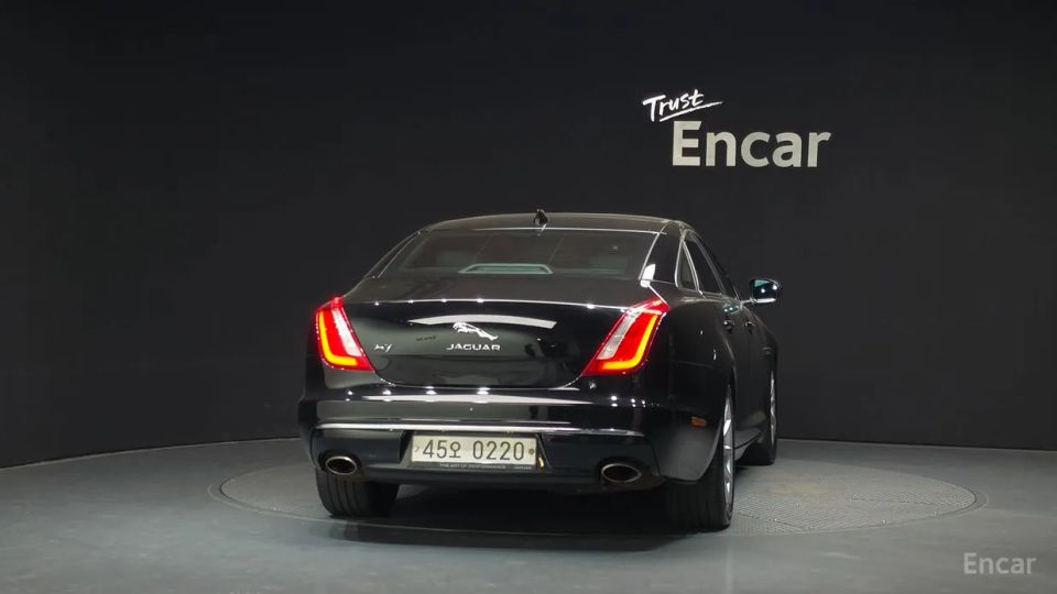 Jaguar XJ