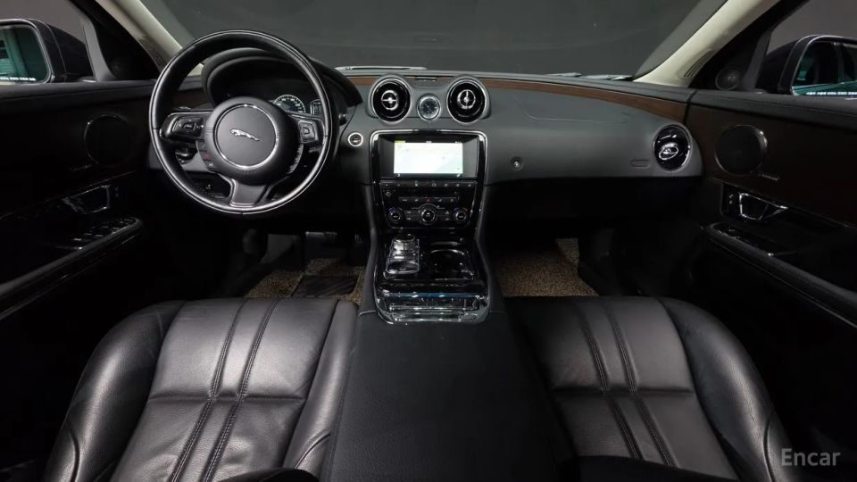Jaguar XJ