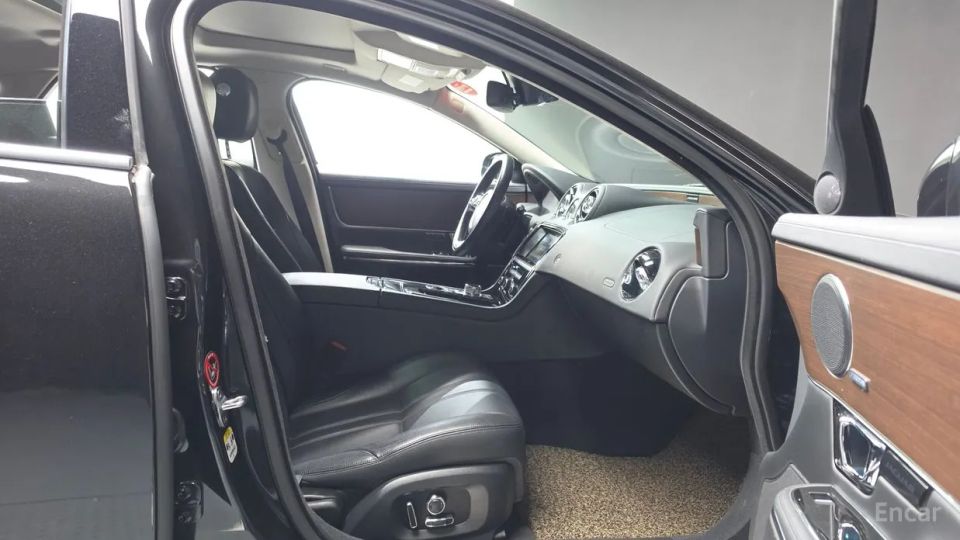 Jaguar XJ