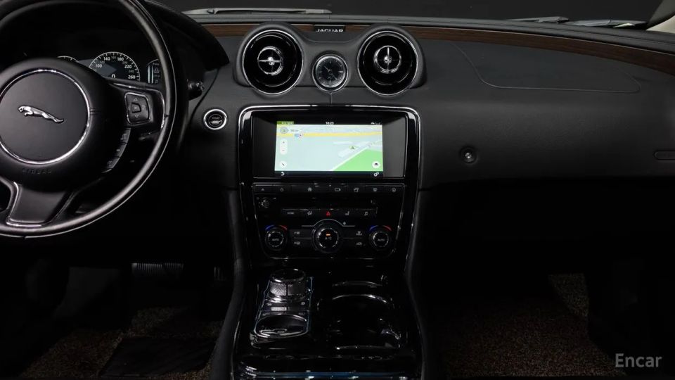 Jaguar XJ