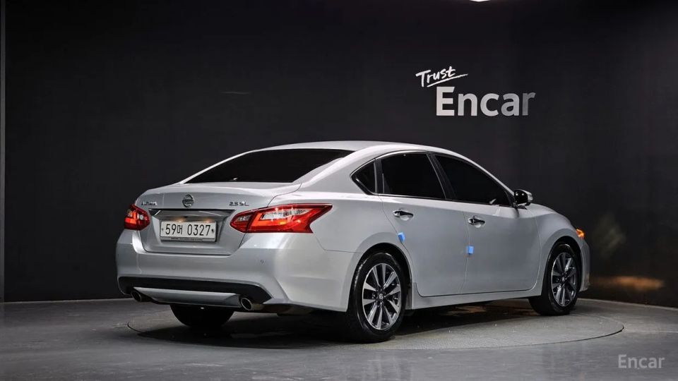 Nissan altima