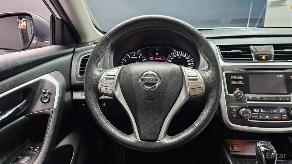 Nissan altima