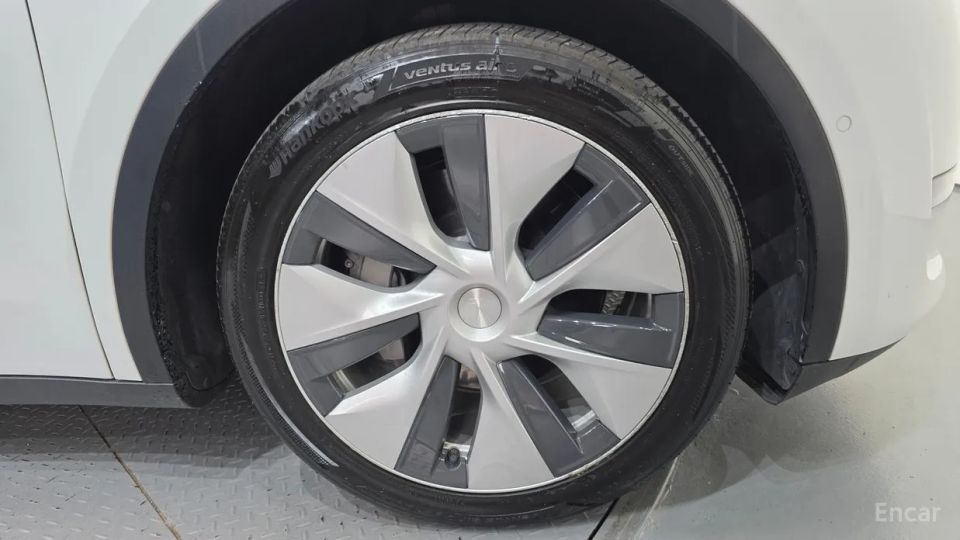 Tesla model-y