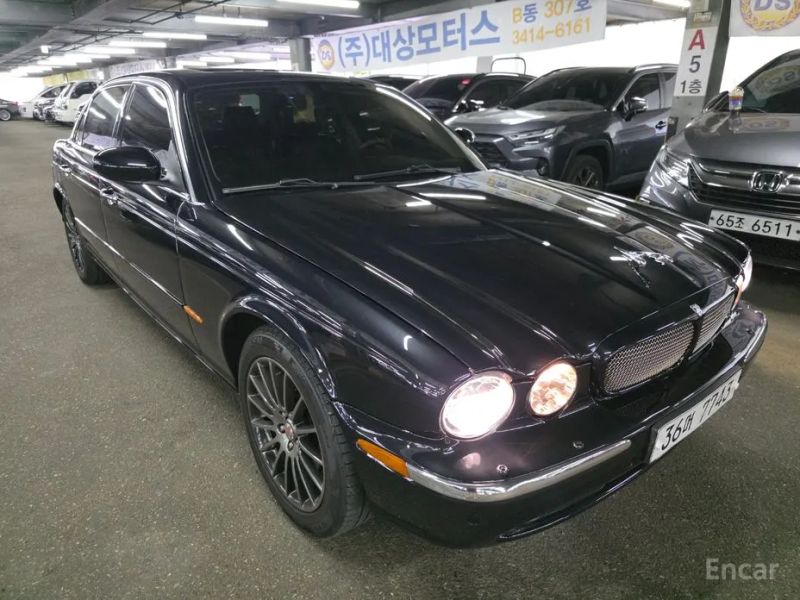 Jaguar XJ-8