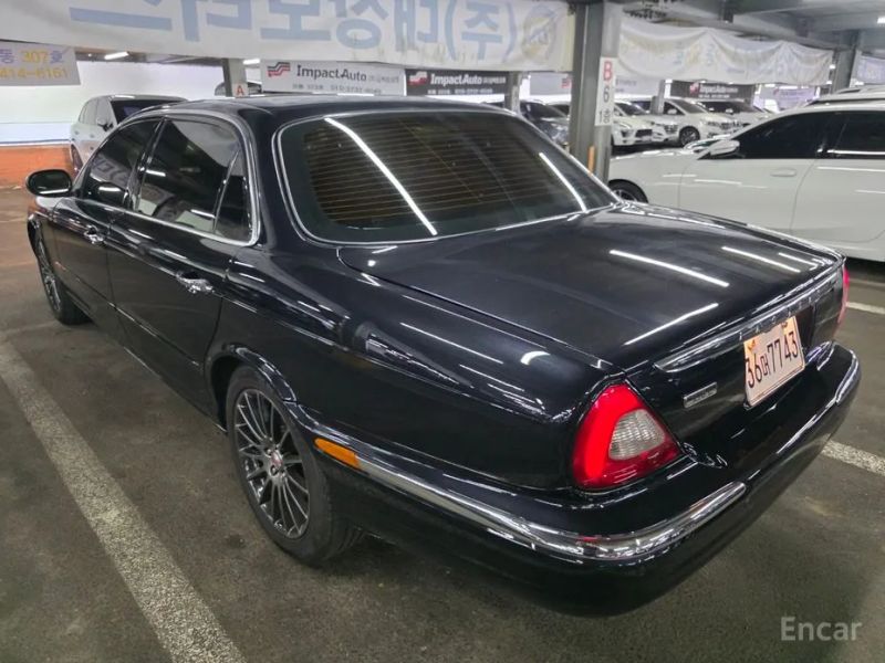 Jaguar XJ-8