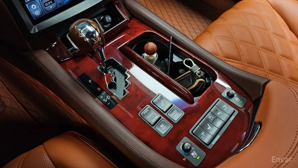 Lexus LS