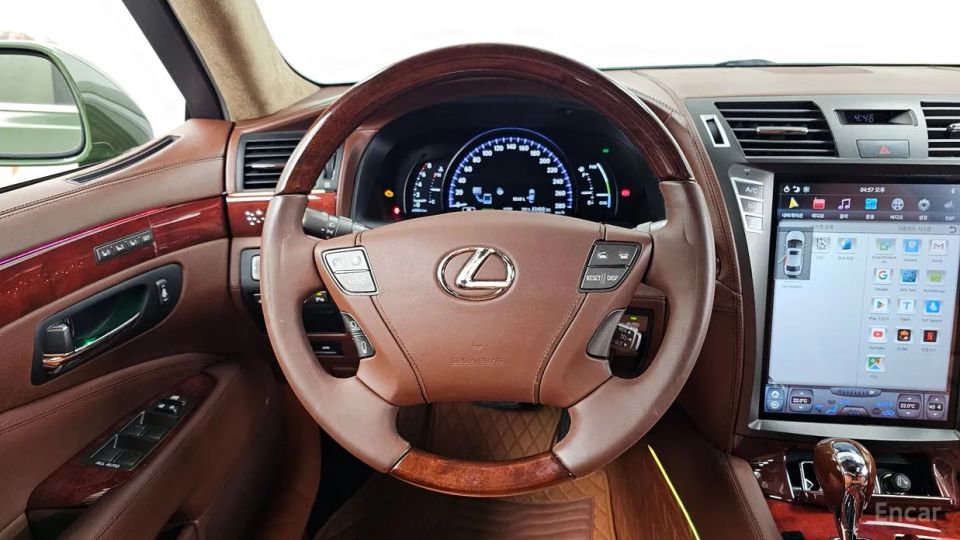 Lexus LS