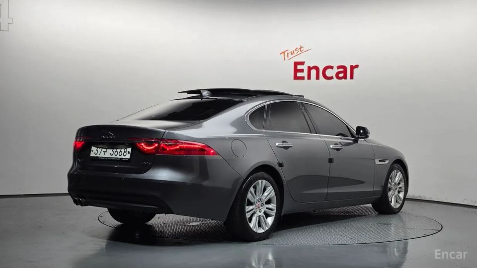 Jaguar xf