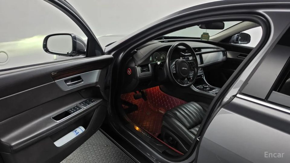 Jaguar xf