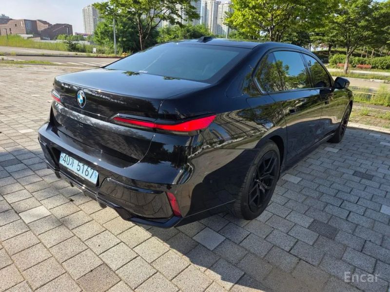 Bmw i7