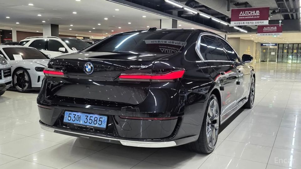 BMW i7