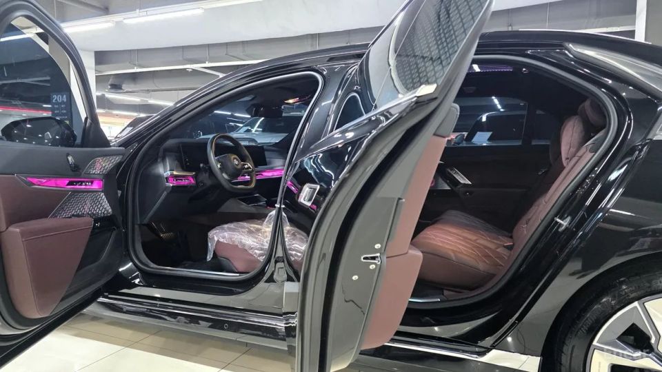BMW i7