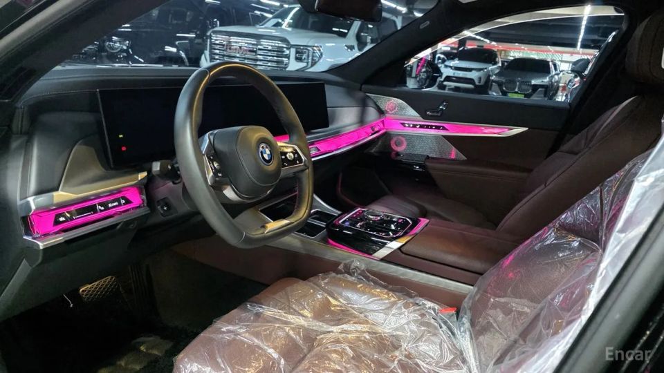 BMW i7