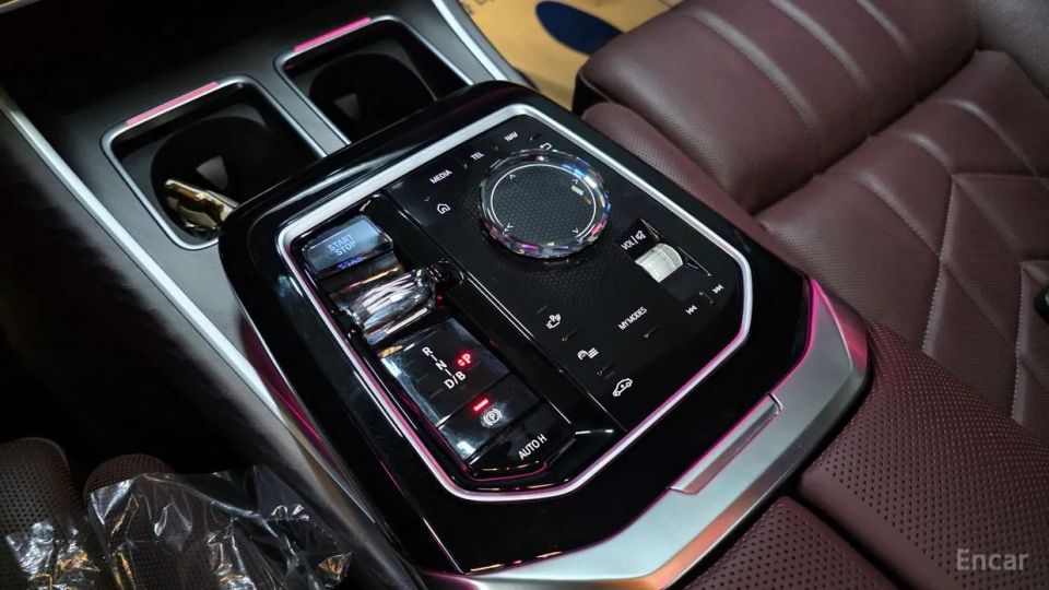 BMW i7