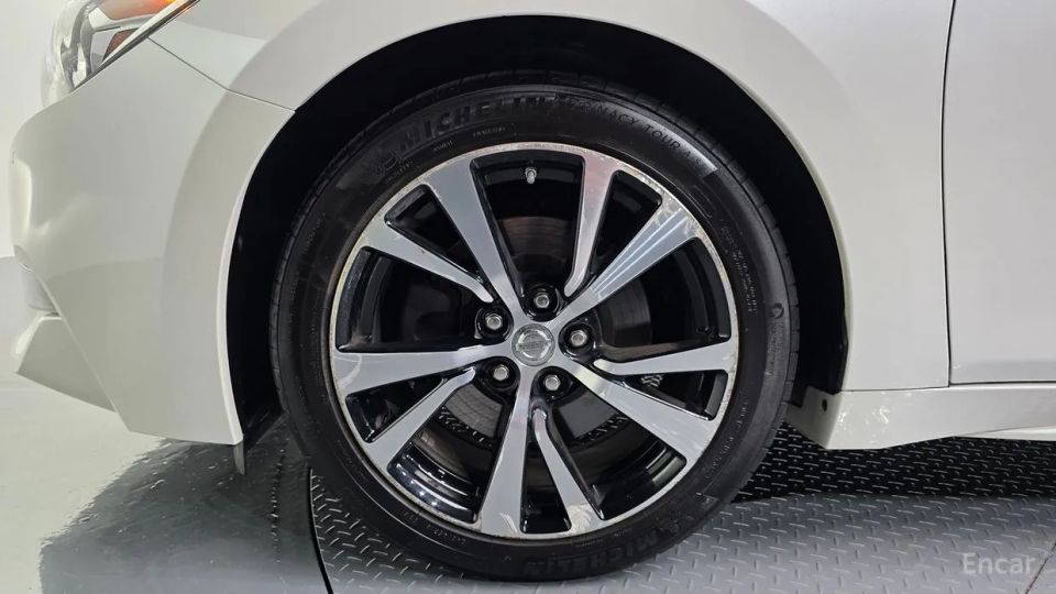 Nissan Maxima