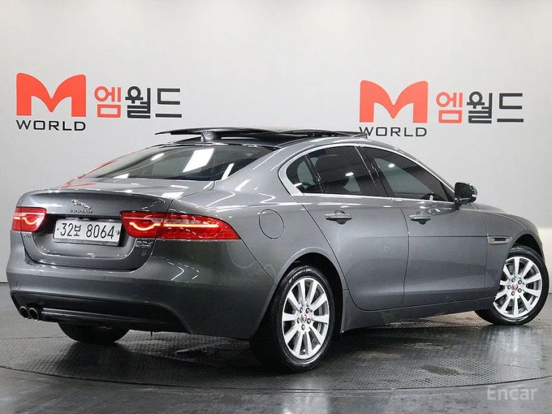 Jaguar XE