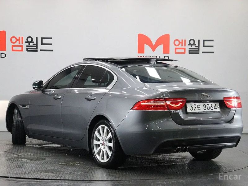 Jaguar XE