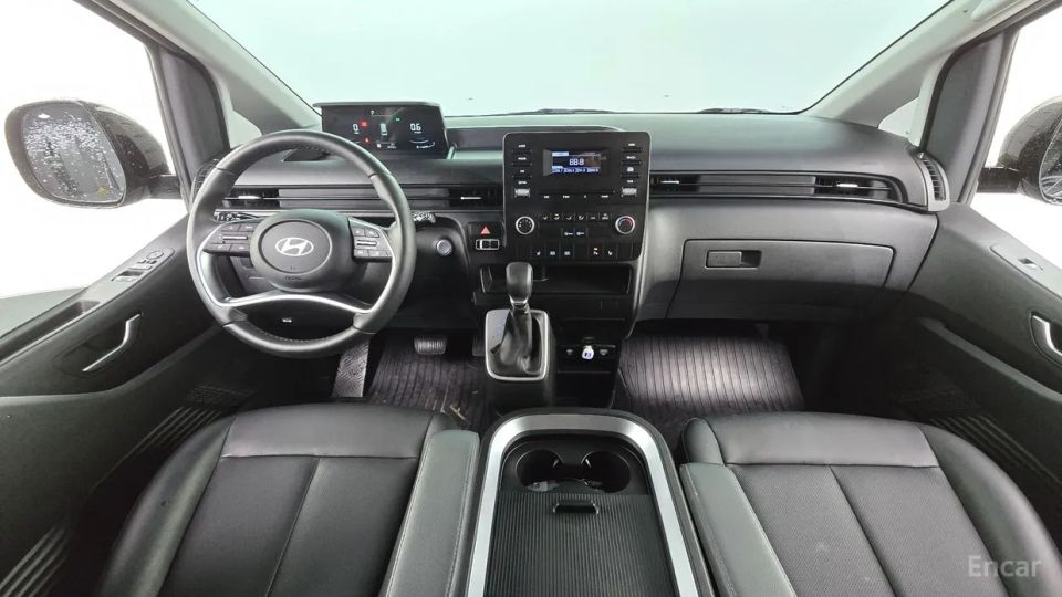 Hyundai Staria