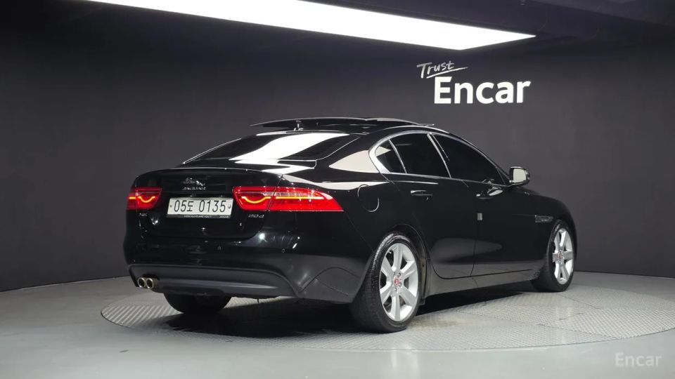 Jaguar XE
