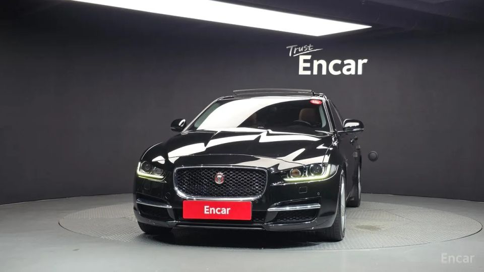 Jaguar XE