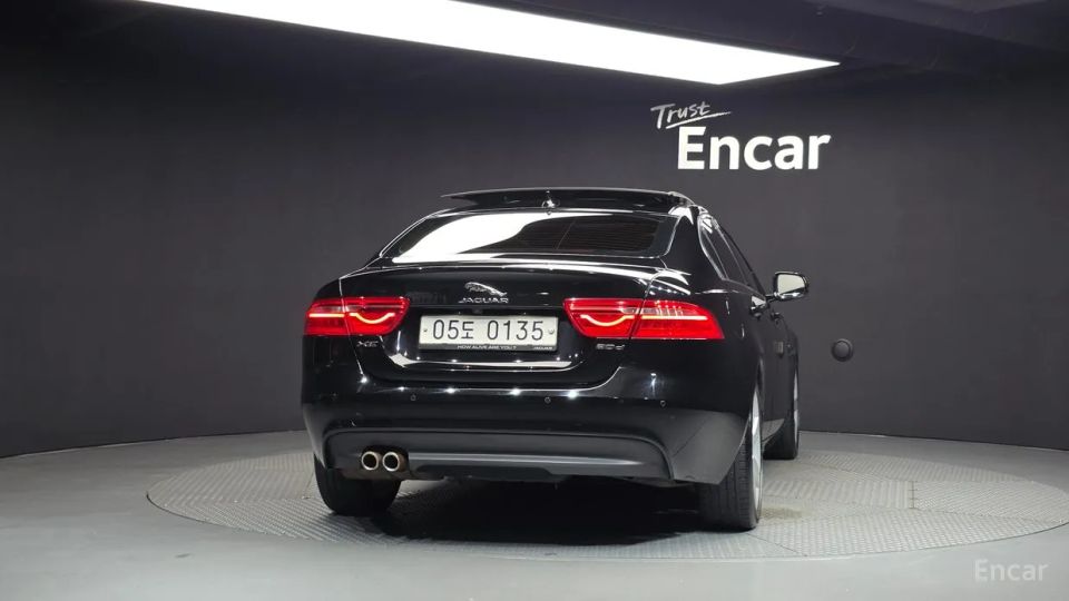 Jaguar XE