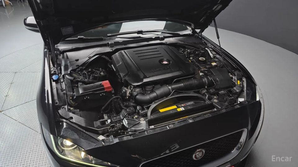 Jaguar XE