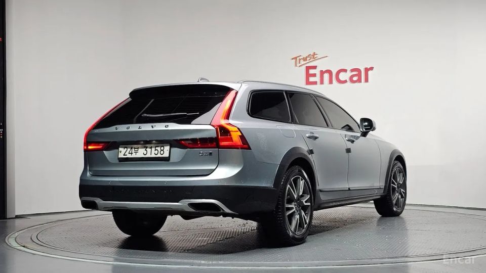 Volvo V90