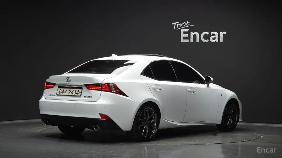 Lexus IS